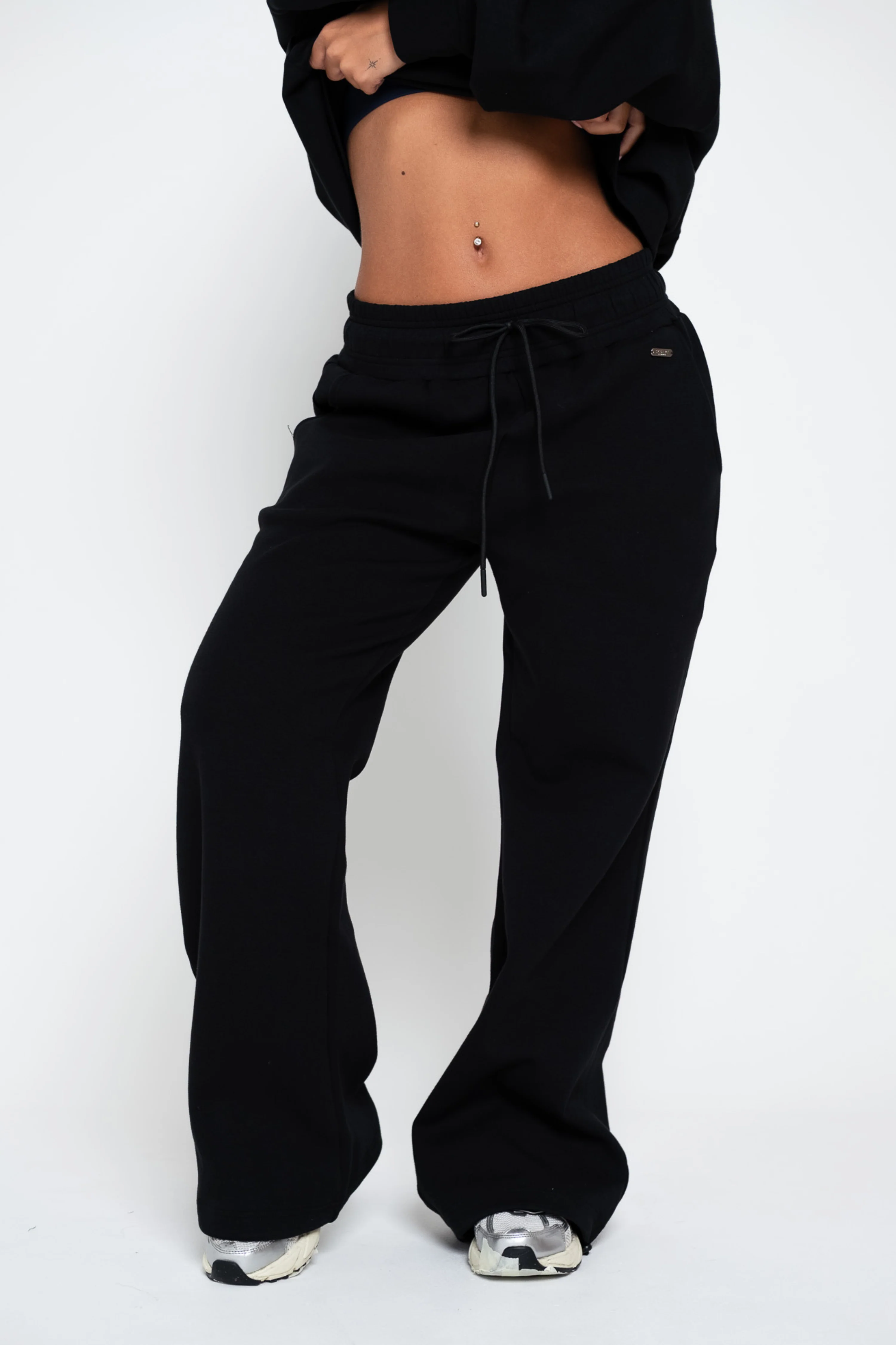 Adjustable Oversized Joggers Black - Image 9