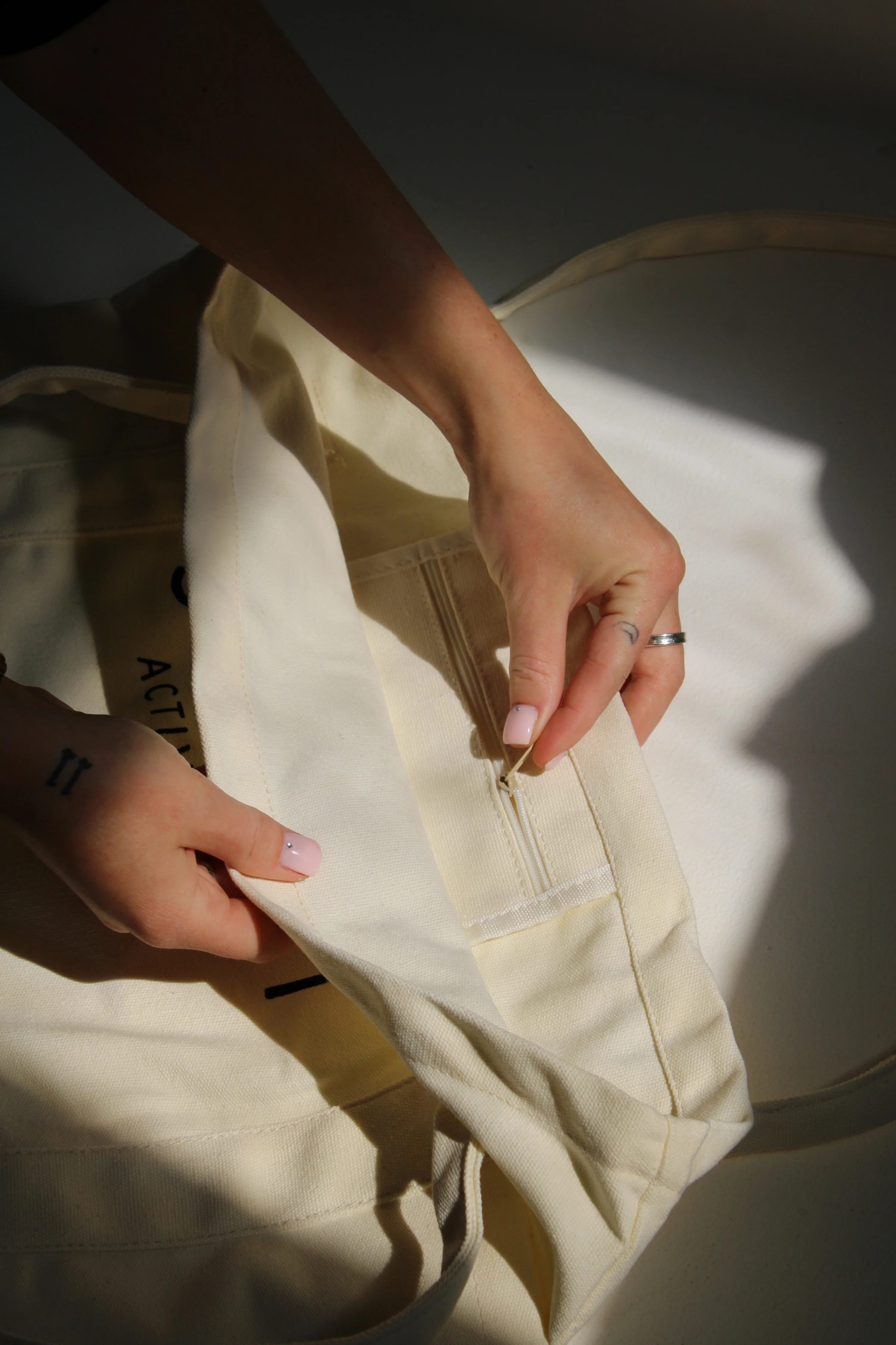 Sculpt Signature Canvas Tote Bag - Image 3