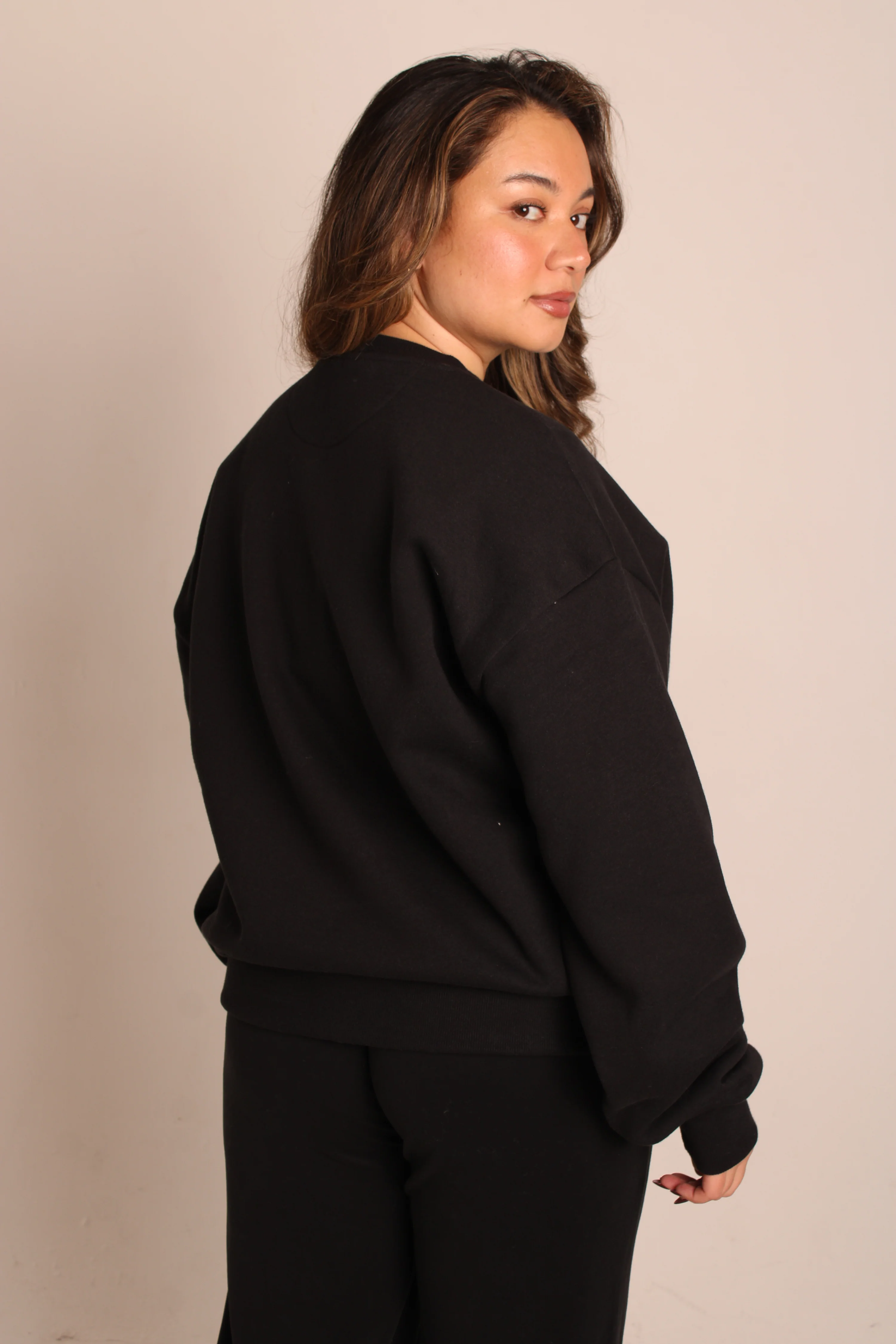 Crew Neck Fleeced Oversized Jumper Black - Image 4