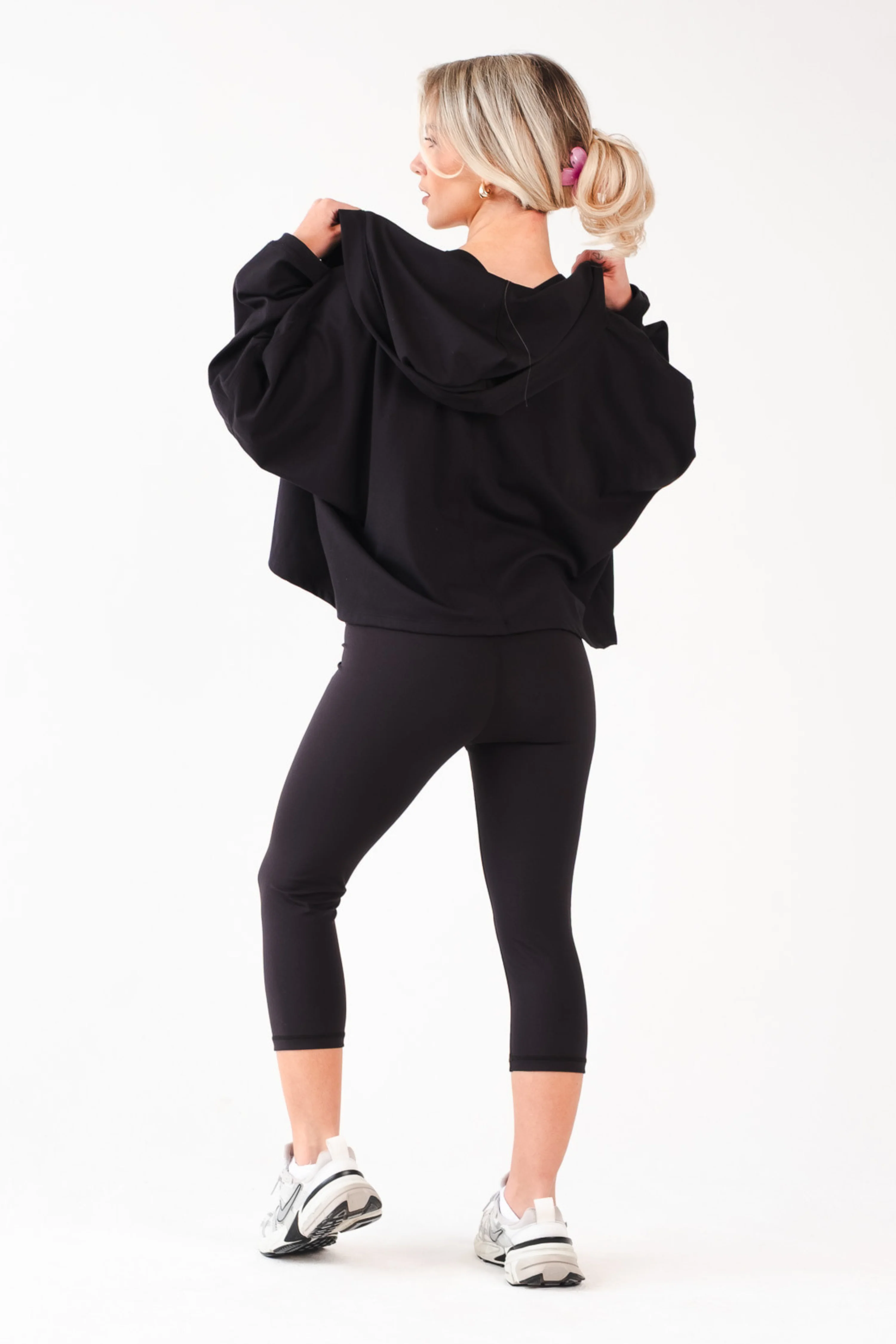 High Waisted 3/4 Capri Leggings Matte Black - Image 3
