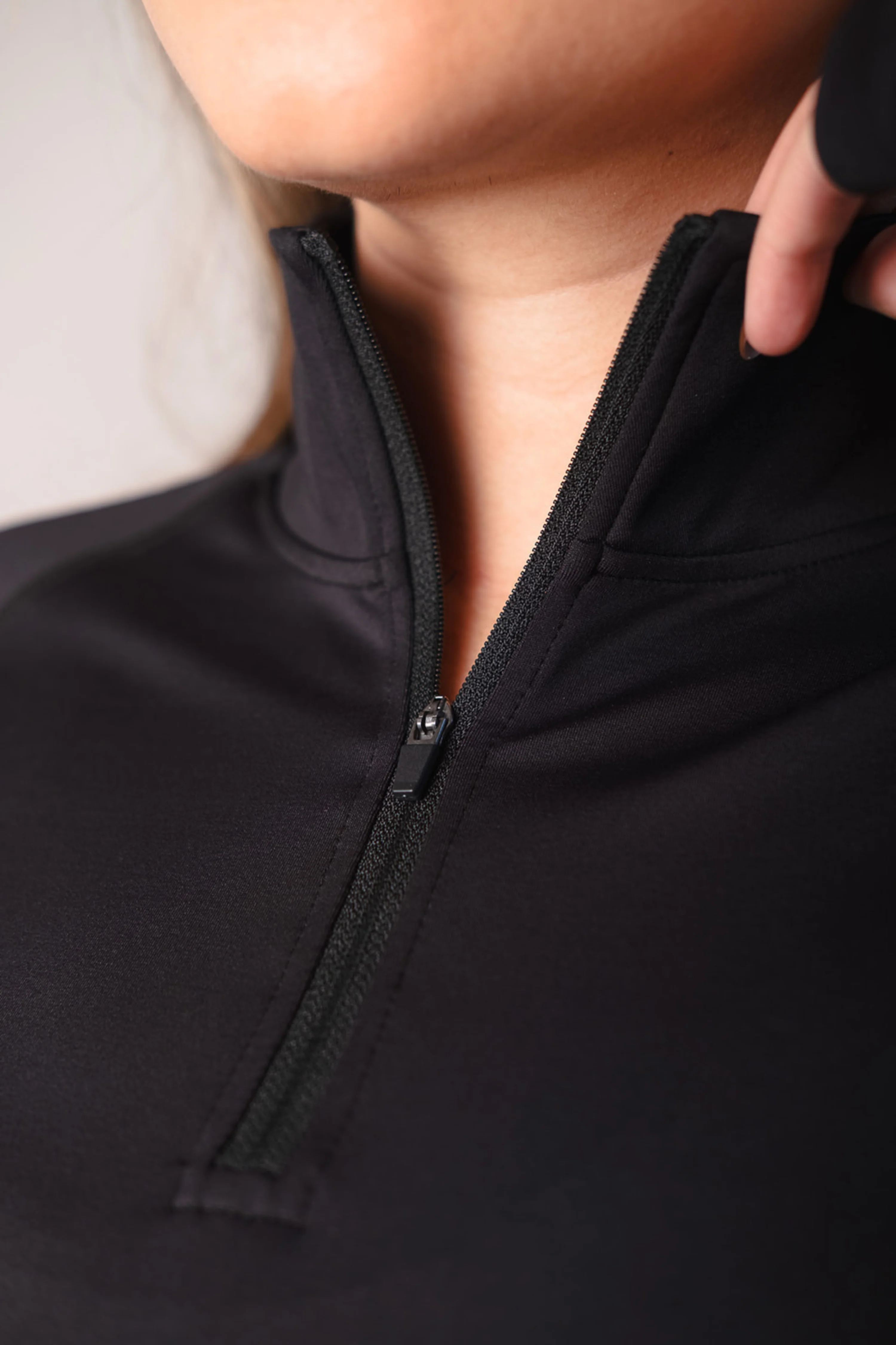 Performance 1/4 Zip Fitted Top Black - Image 4