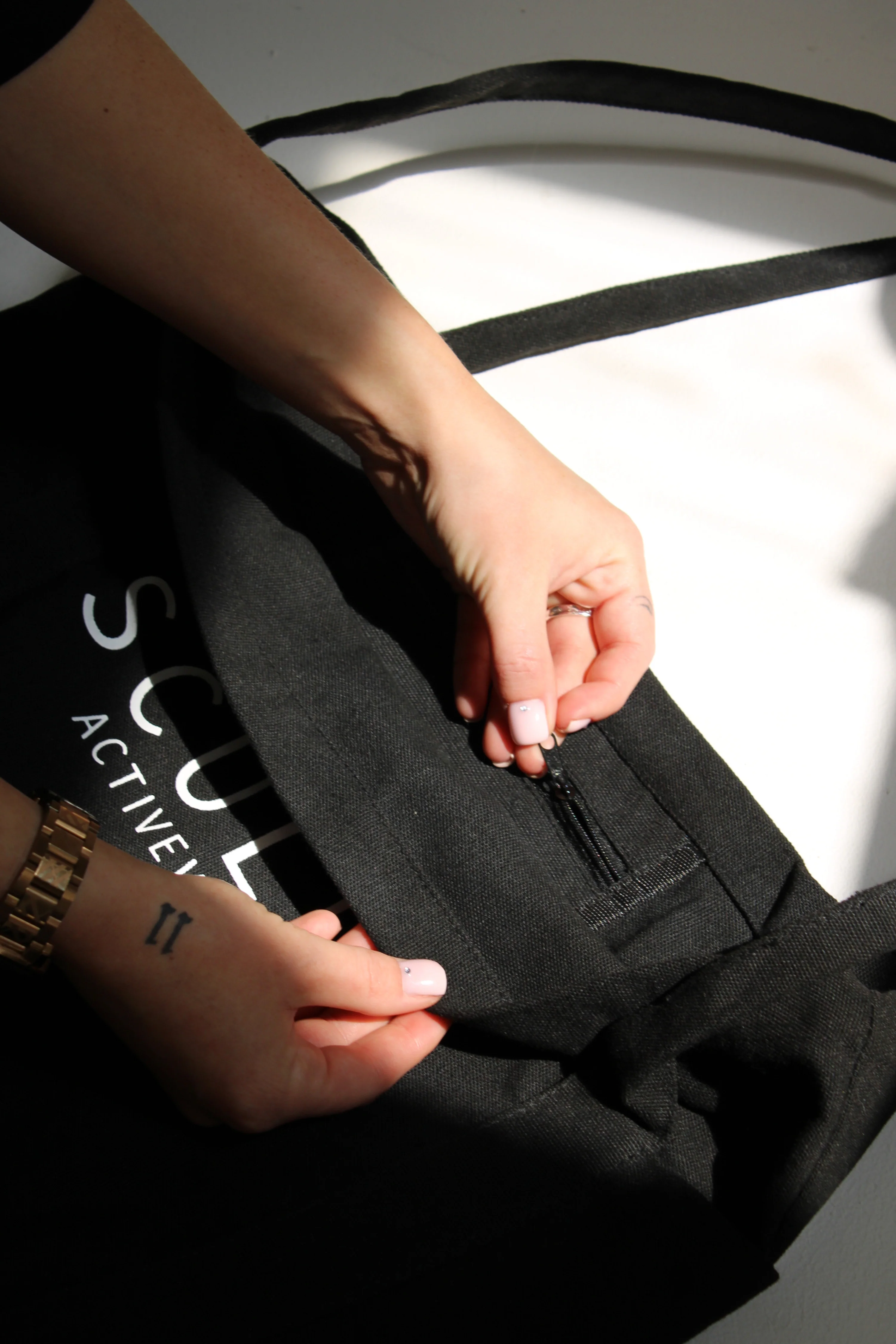 Sculpt Signature Canvas Tote Bag Black - Image 3