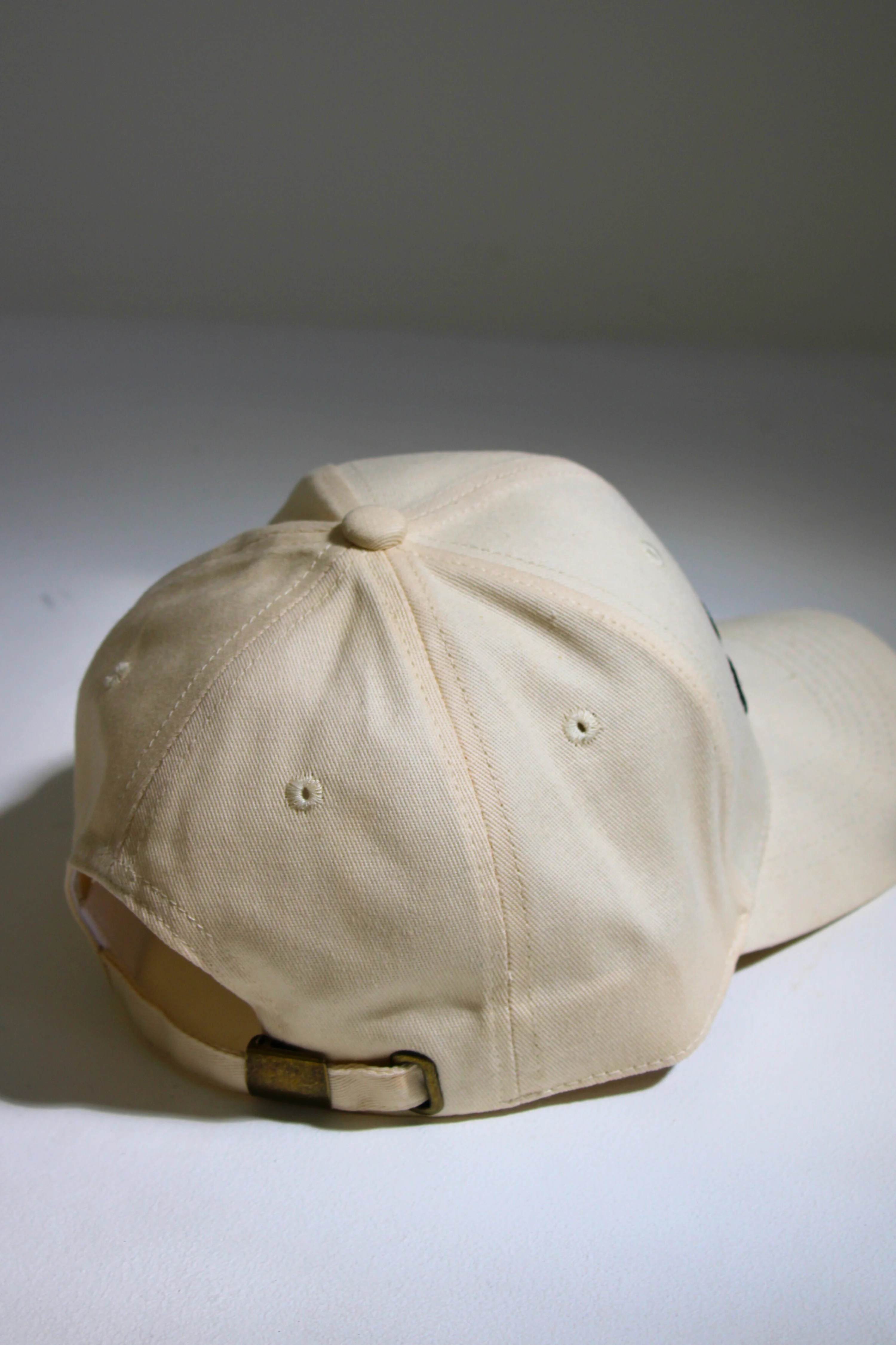 Sculpt Signature Embroidered Cap Vanilla - Image 3